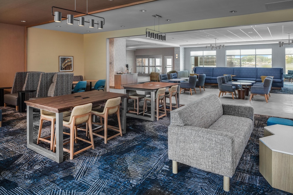 Hampton Inn by Hilton Grand Island Medical Center 32/42