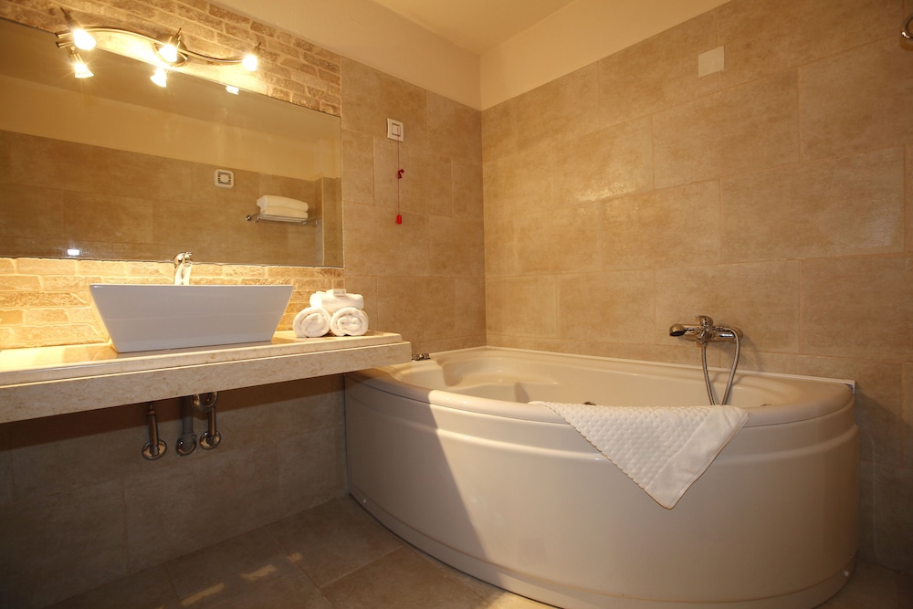 Athina Hotel 37/39