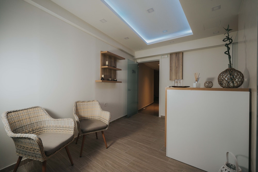 Kahlua Sea View Suites 48/67