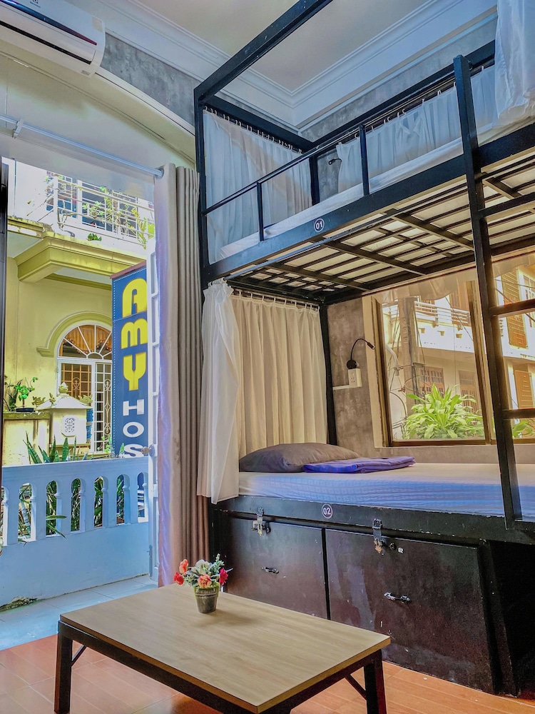 Amy Hostel Hue 55/65