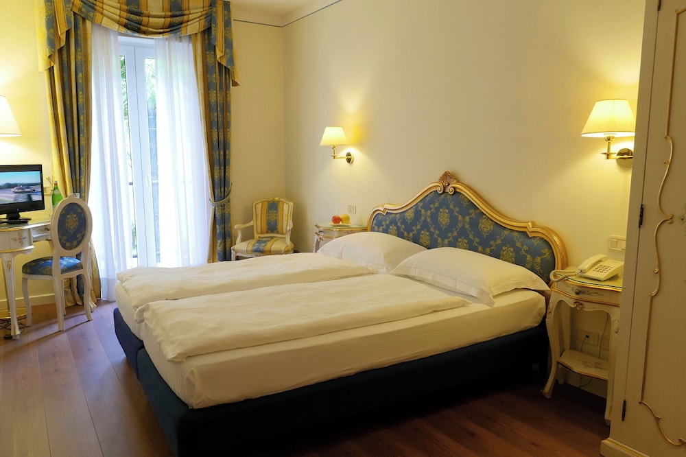 SUPERIOR, DOUBLE OR TWIN BED