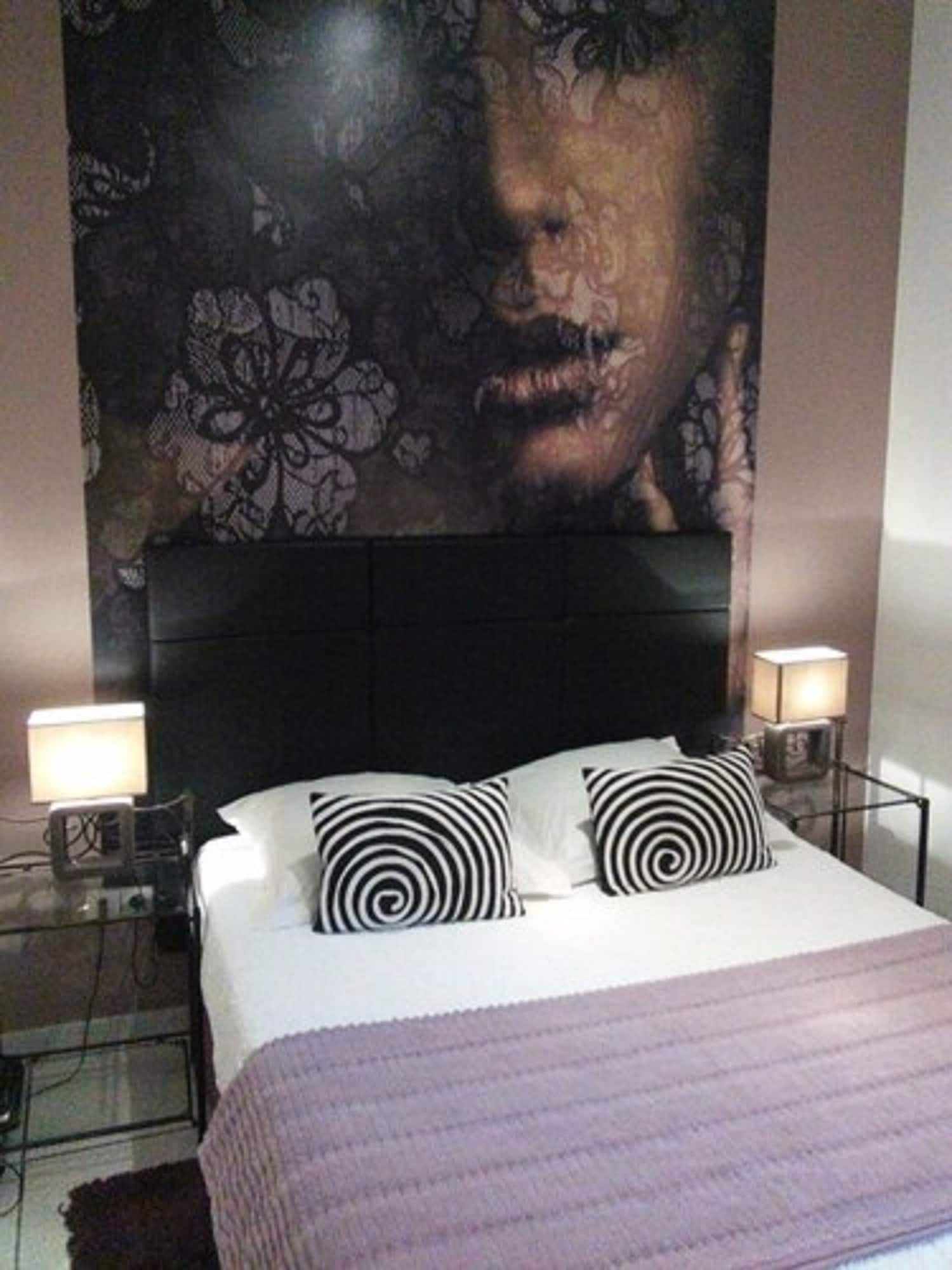 ROOM, SINGLE, CITY VIEW