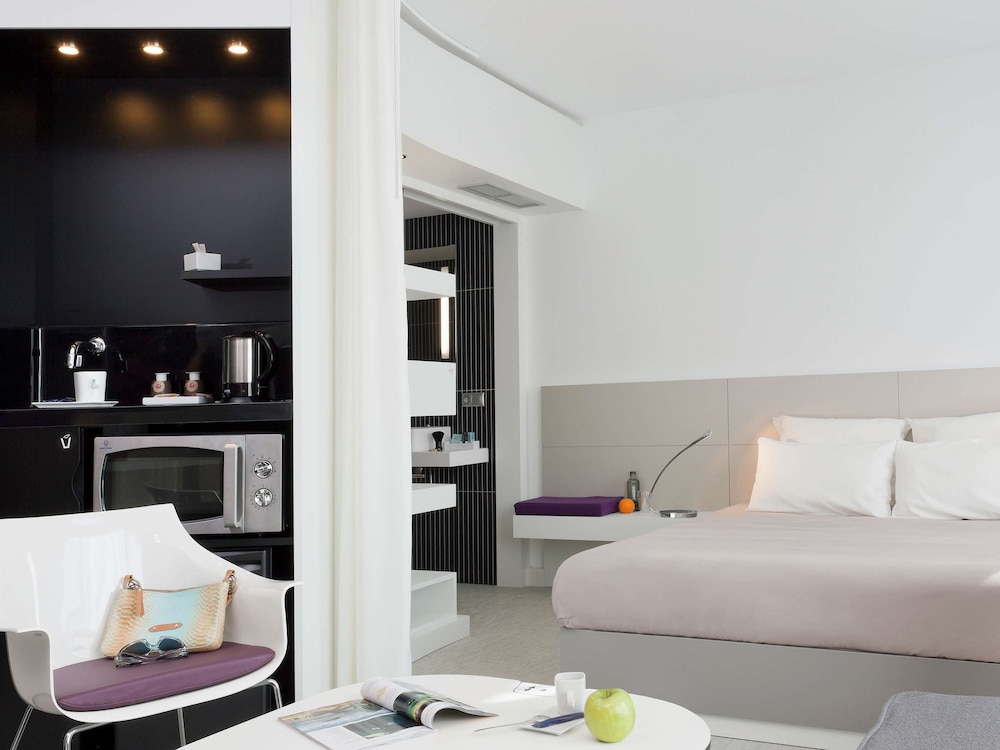 SUPERIOR, SUITE, MULTIPLE BEDS