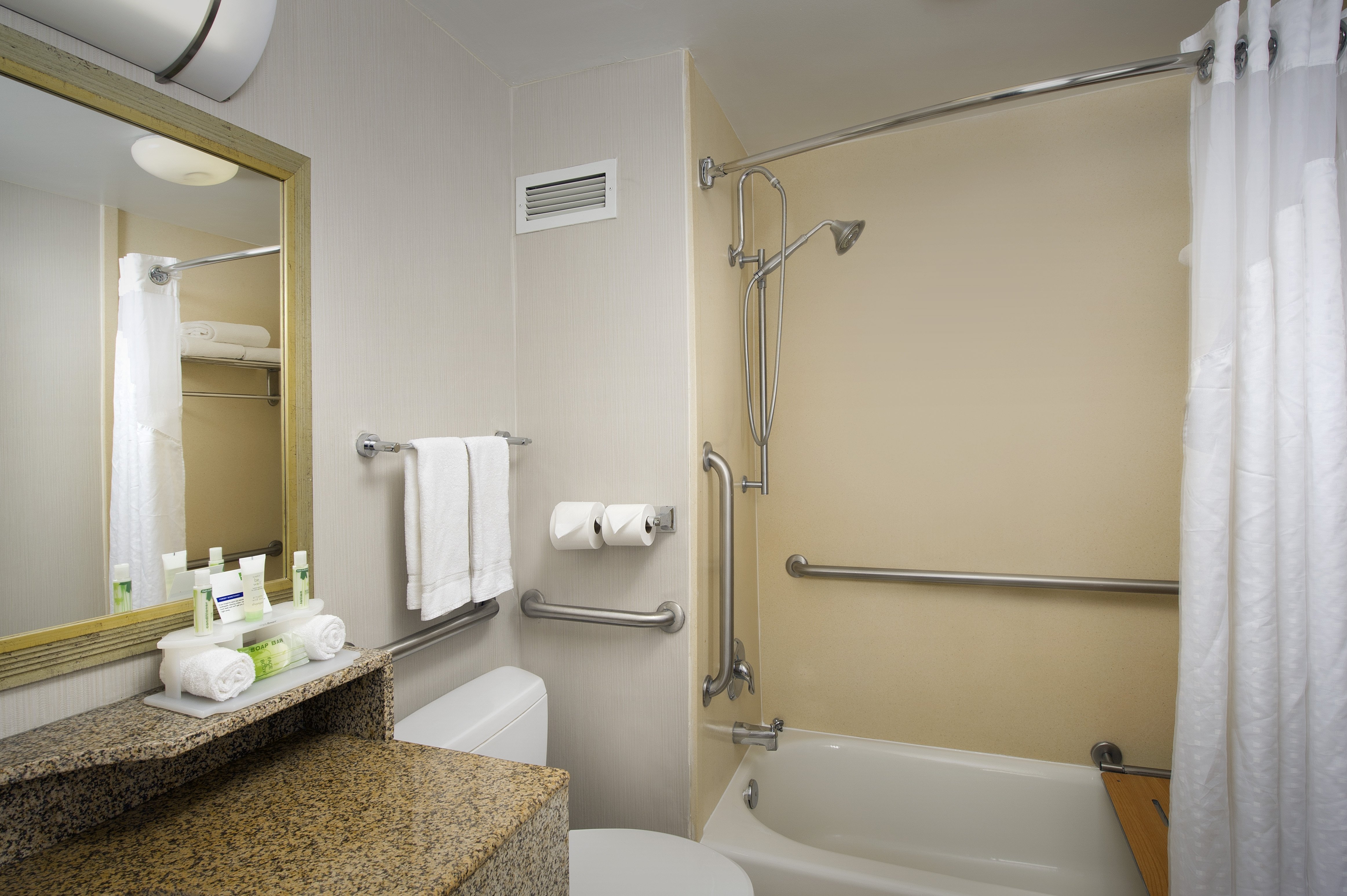 Holiday Inn Express Baltimore At the Stadiums 55/55