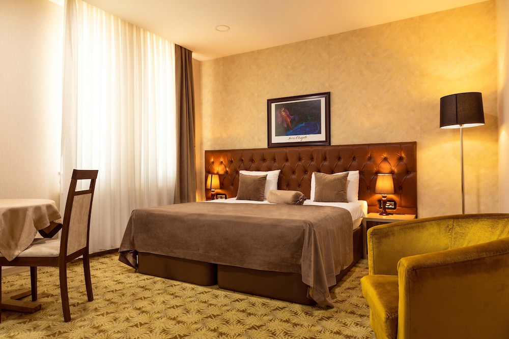 STANDARD, DOUBLE OR TWIN BED