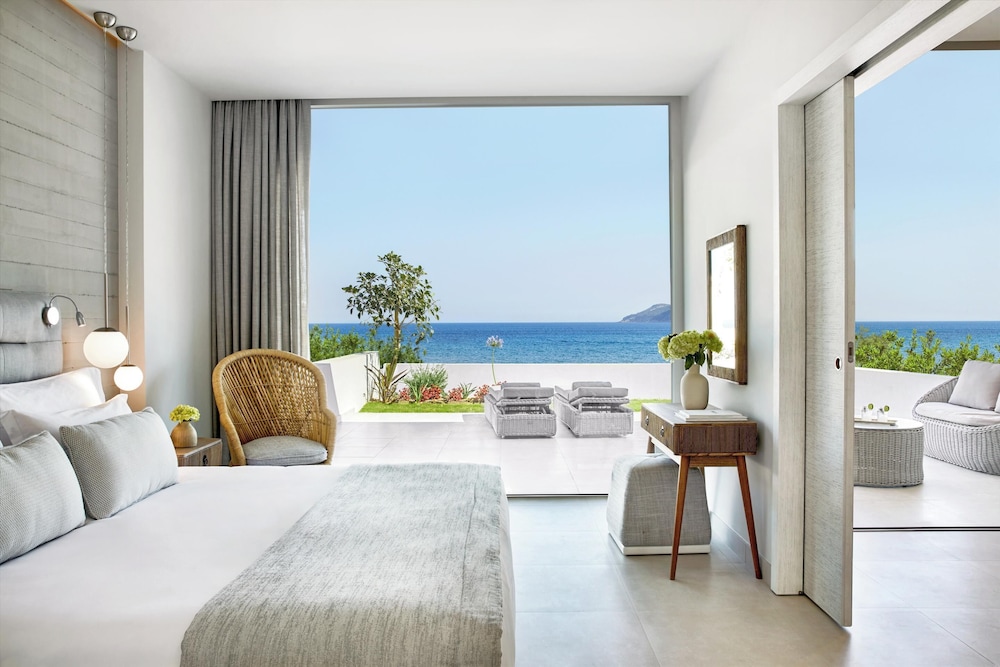 1 Bedroom, Suite, Double Bed, Sea View, Sofa, Garden Area