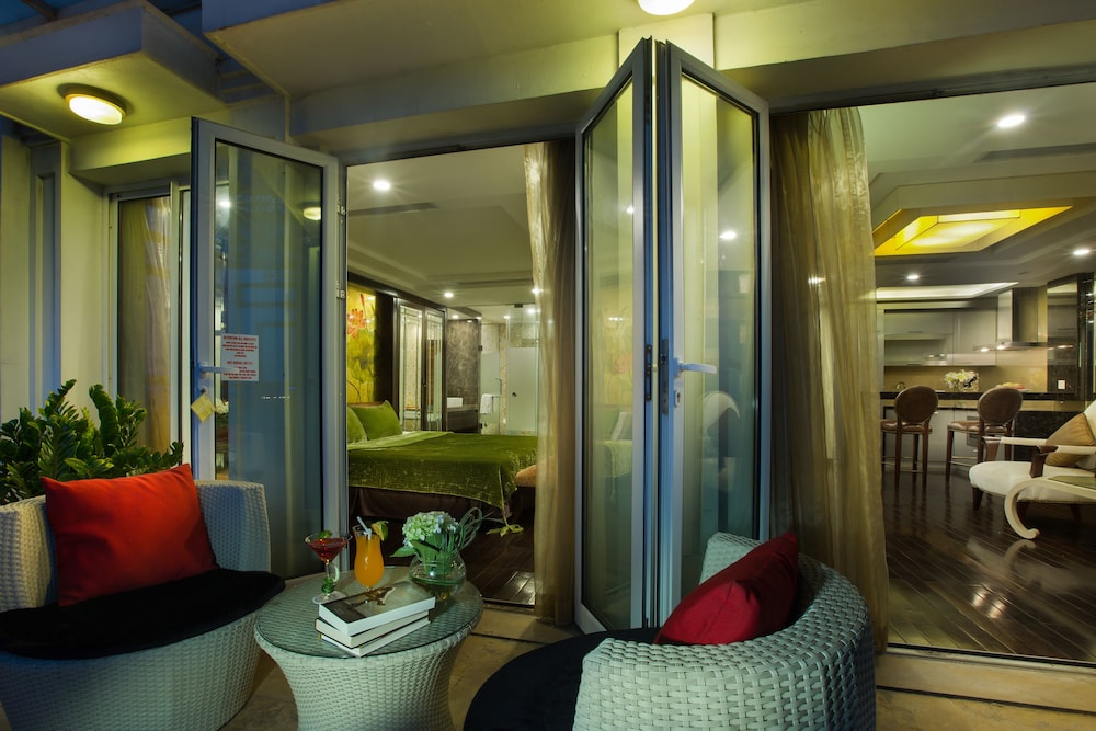 Golden Silk Boutique Hotel 33/70