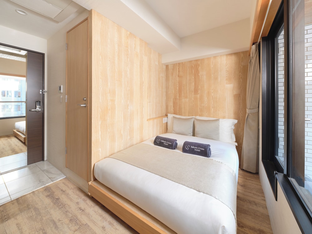 ROOM, DOUBLE BED