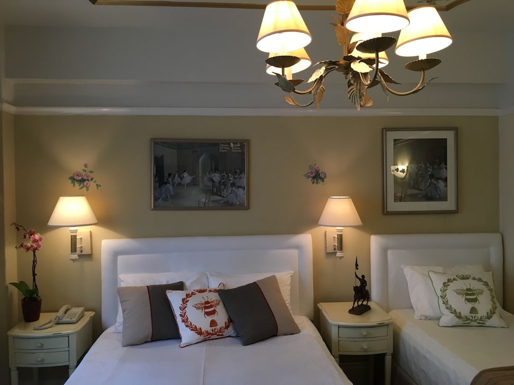 Cornell Hotel de France 31/38