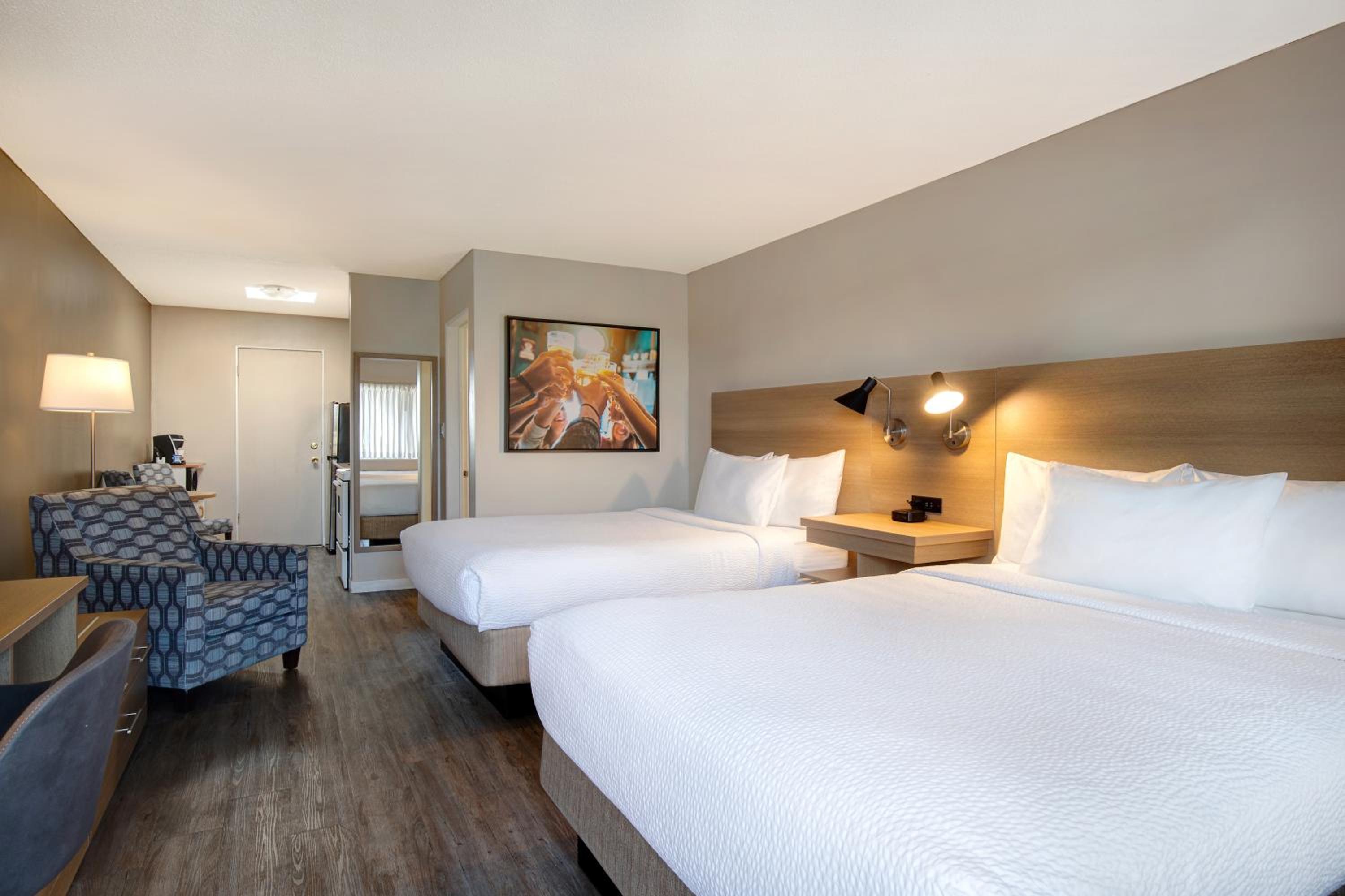 Suite, King Bed, 2 Queen Beds, Partial View