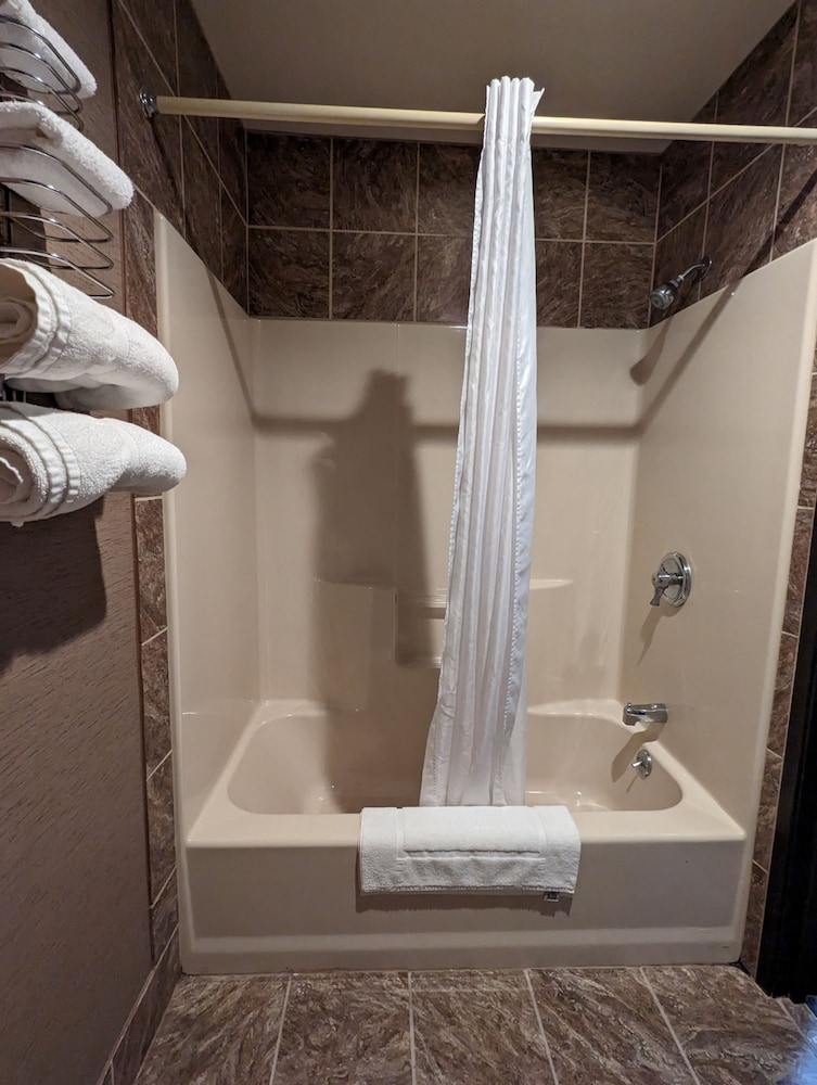 Woodfield Inn and Suites 58/60