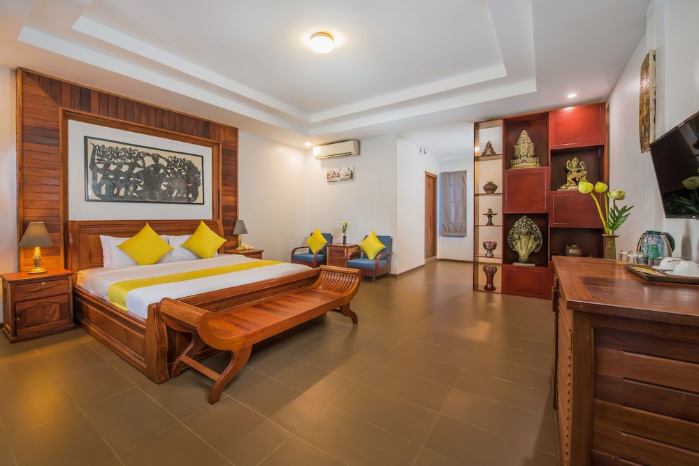 SUITE, KING BED