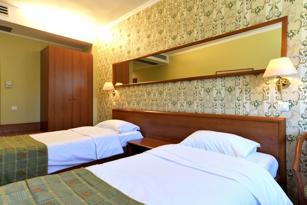 HOTEL BRASOV 14/49