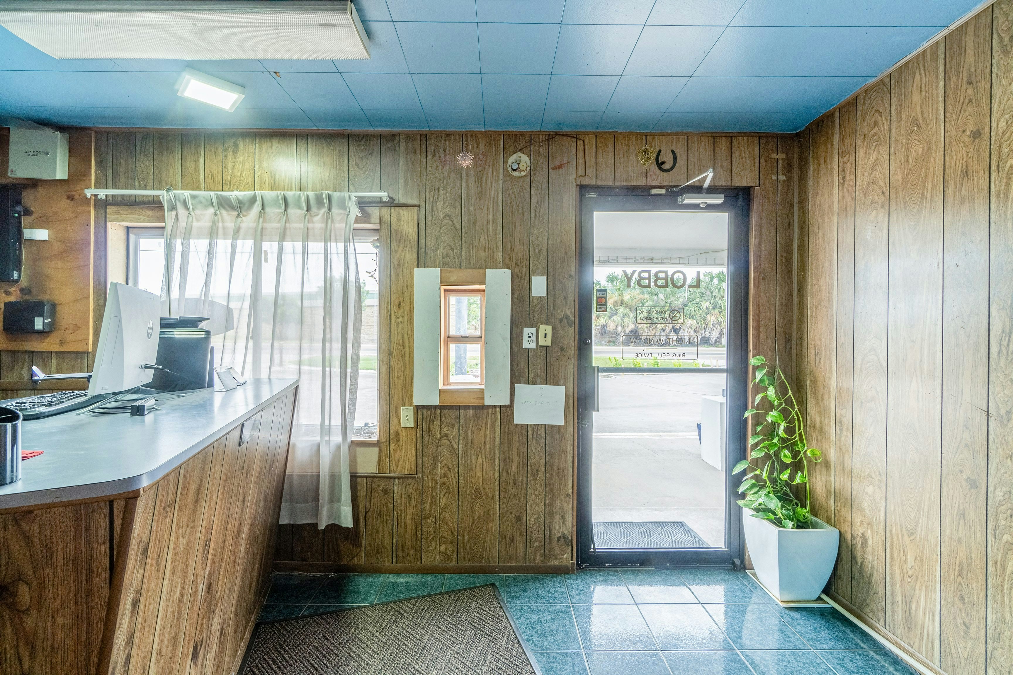 OYO Budget Inn Falfurrias Hwy 281 24/50