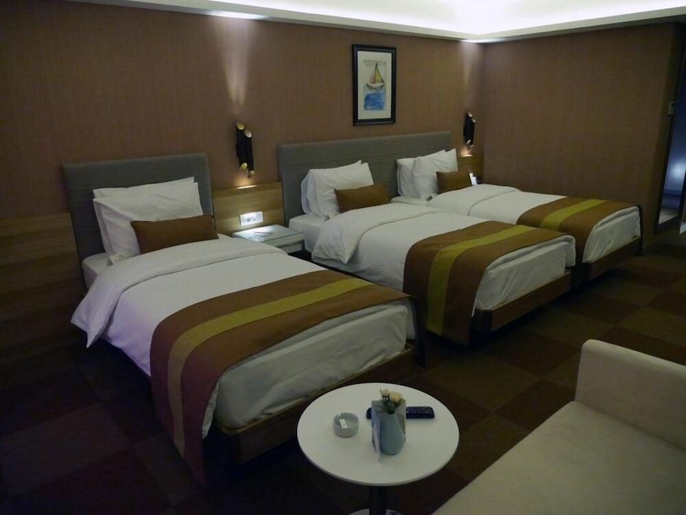 THE CRATER HOTEL 12/24