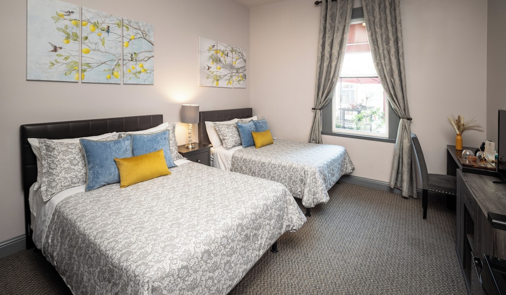 Standard, 2 Double Beds