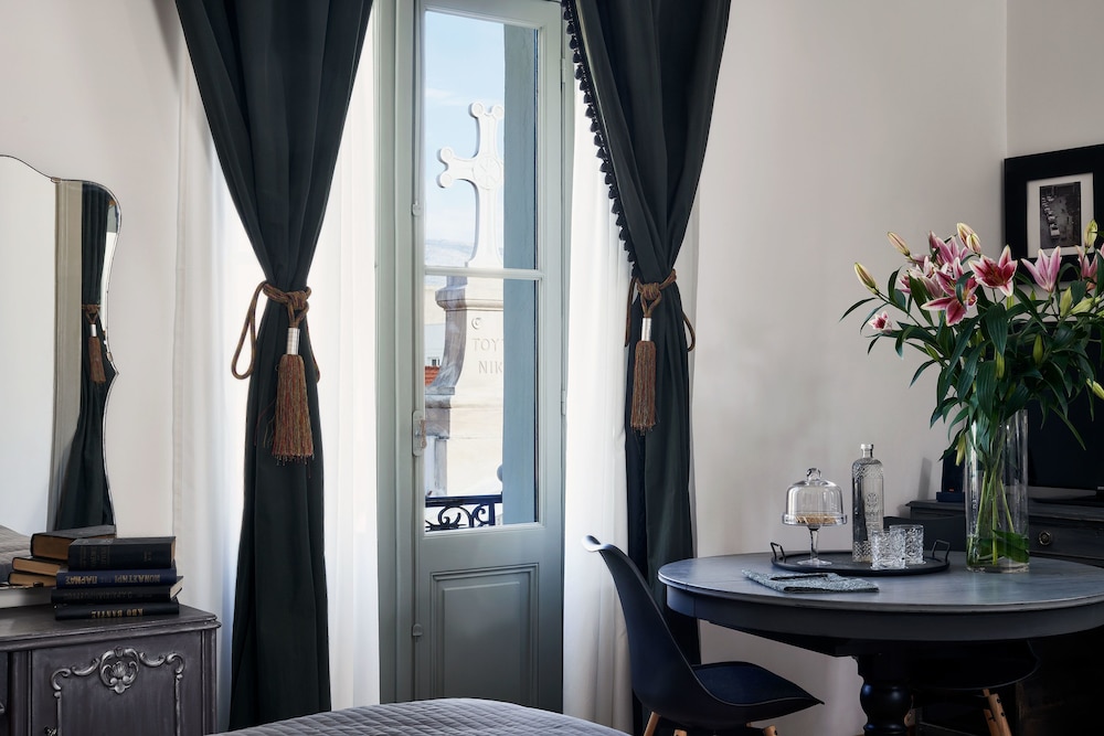 Emporikon Athens Hotel 6/32