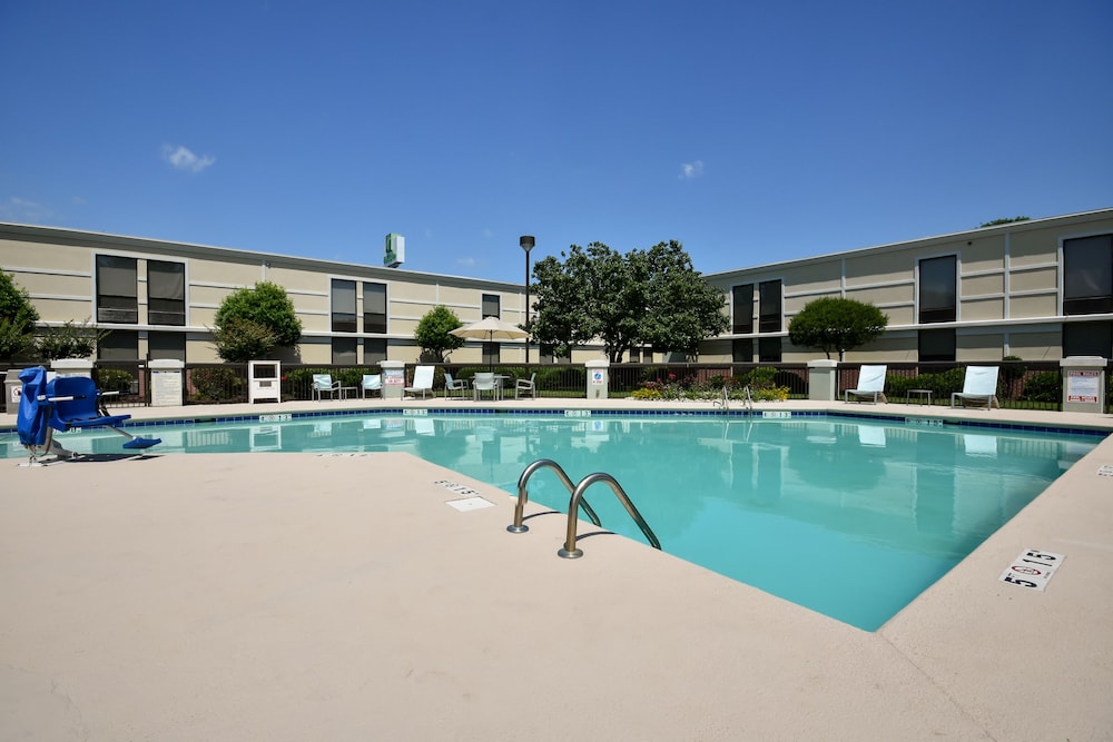 Holiday Inn Lumberton North - I-95, an IHG Hotel 3/41