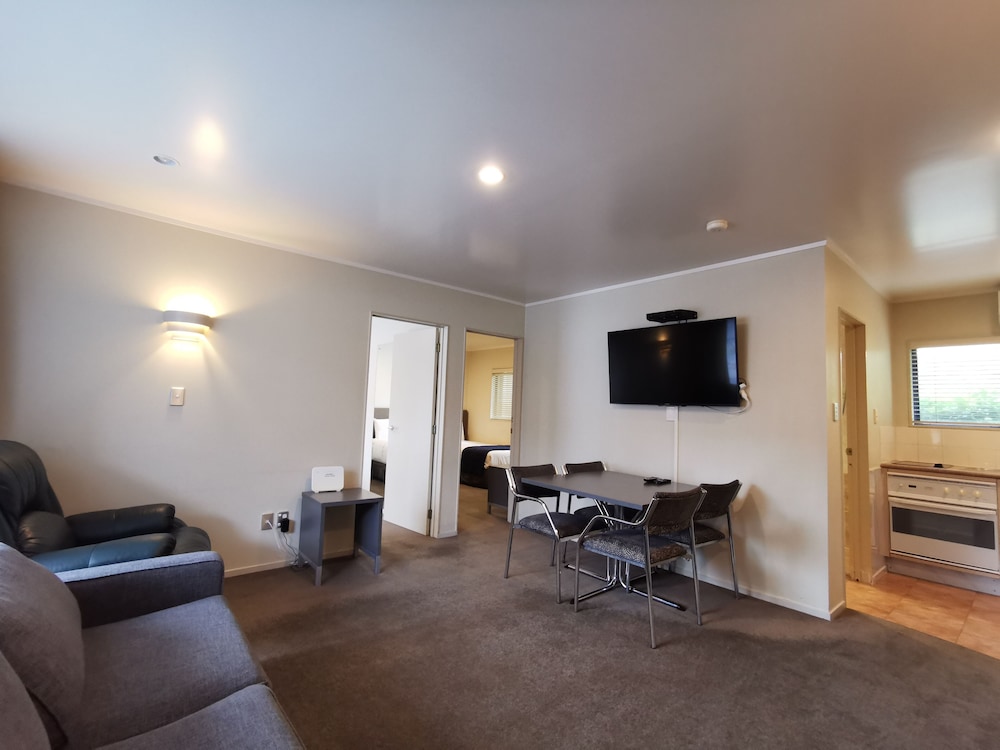 Cornwall Park Motor Inn 32/47