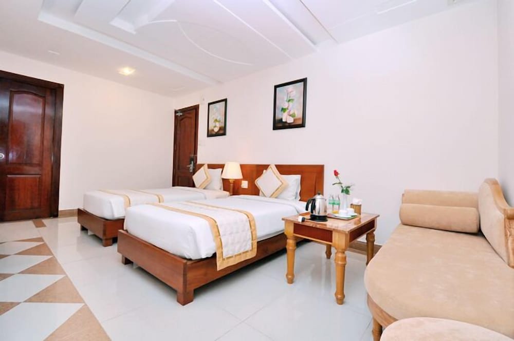Tan Hoang Long Hotel District 5 12/30