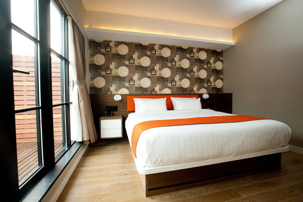 NobleDen Hotel 9/57