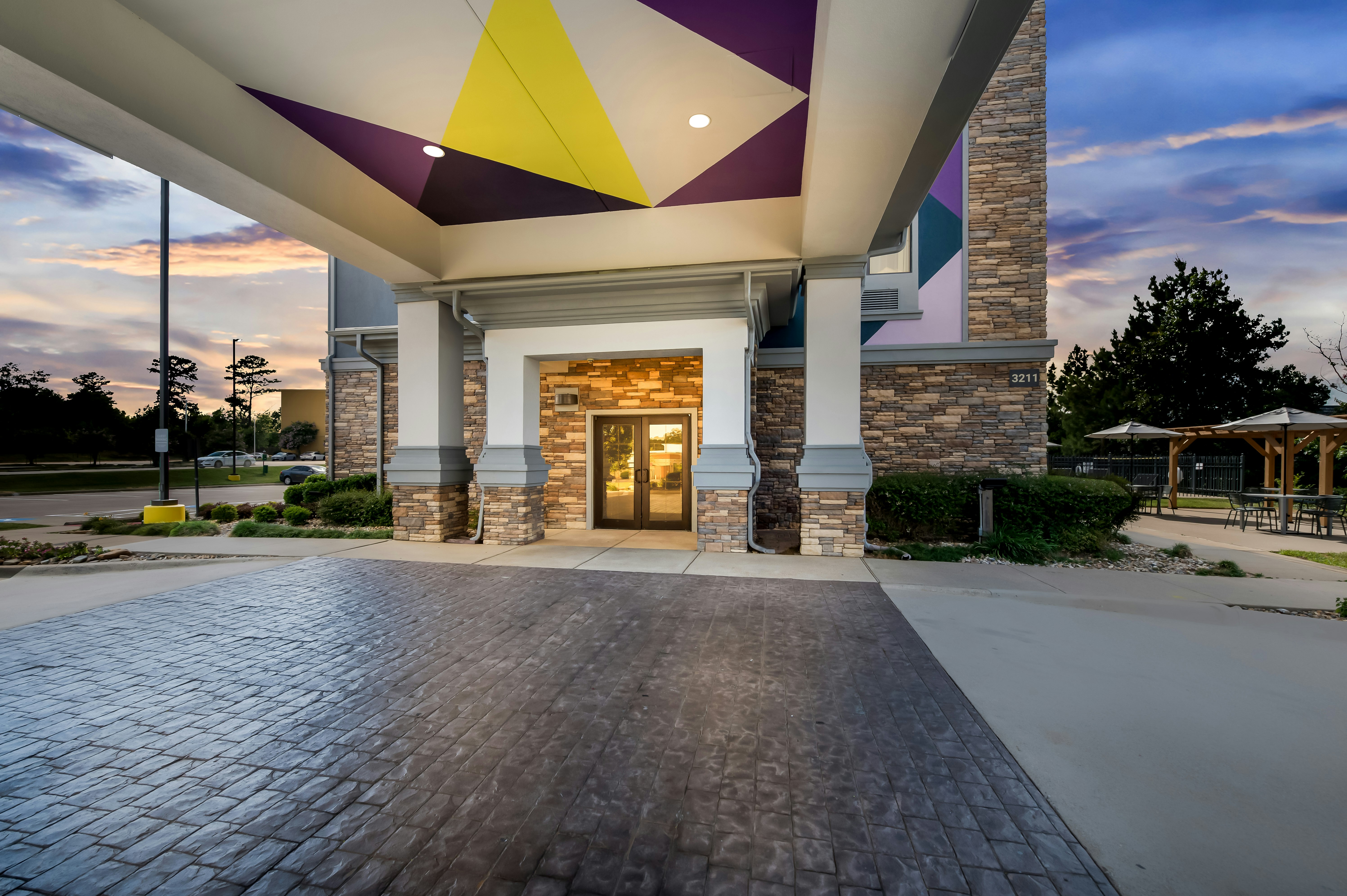 Spark by Hilton Longview 17/19