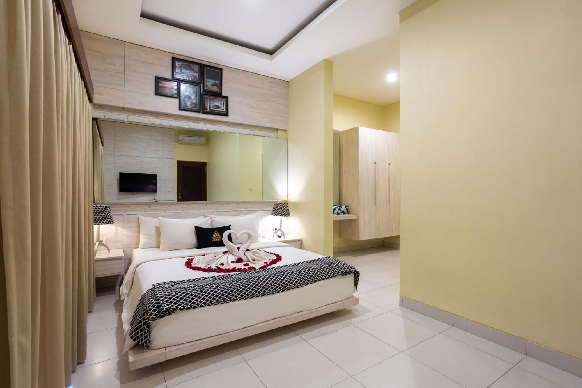 1 Bedroom, Pool, Deluxe, Villa, King Bed، Paisa Seminyak Living 3/10