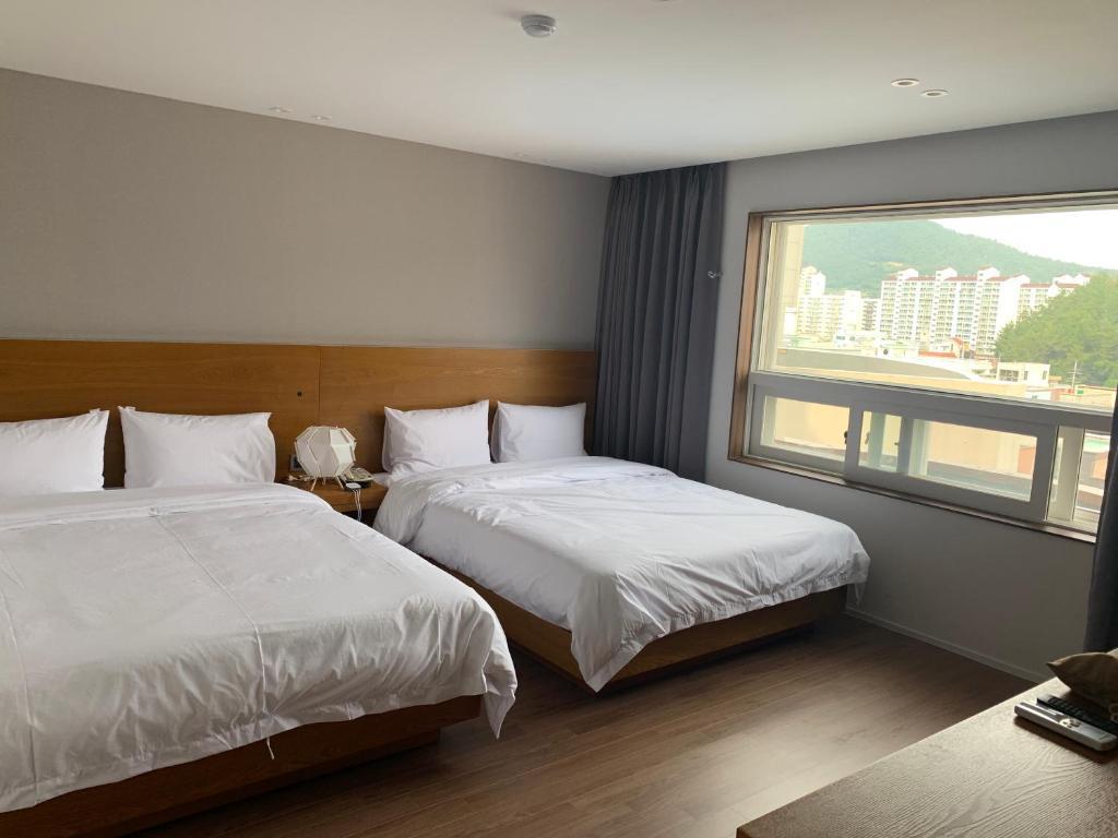 Deluxe, 2 Queen Beds