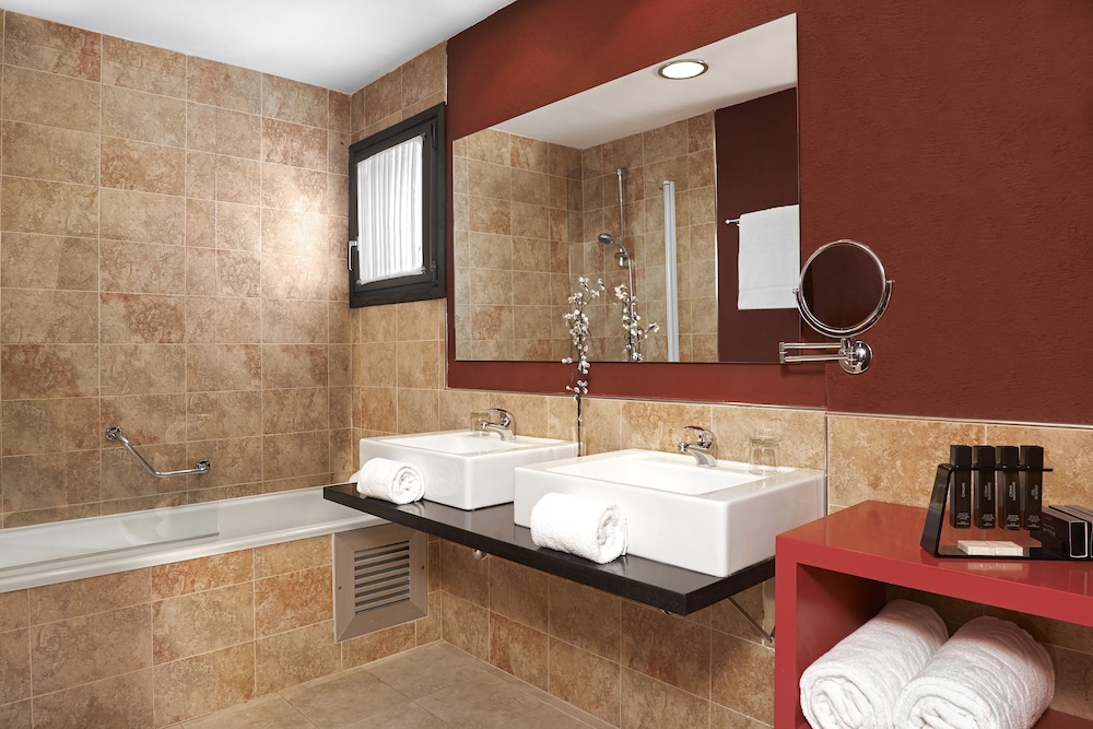 Eurostars Royal Tanau 13/80
