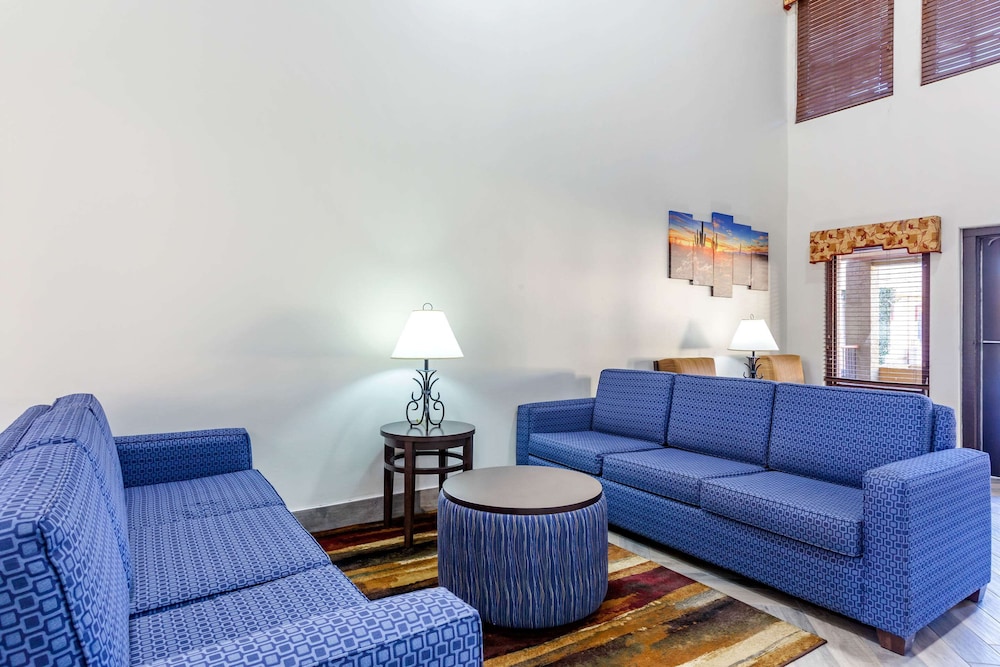 Quality Inn & Suites Goodyear - Phoenix West 26/42