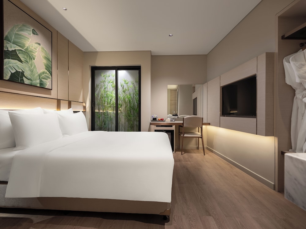 DELUXE, DOUBLE BED