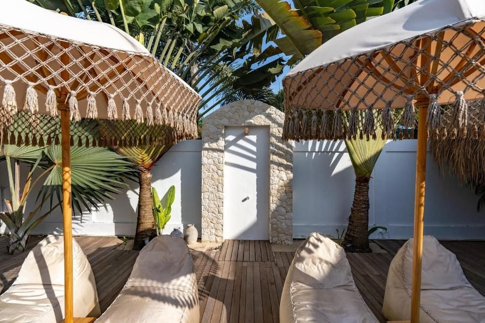 Castaway Resort 36/48
