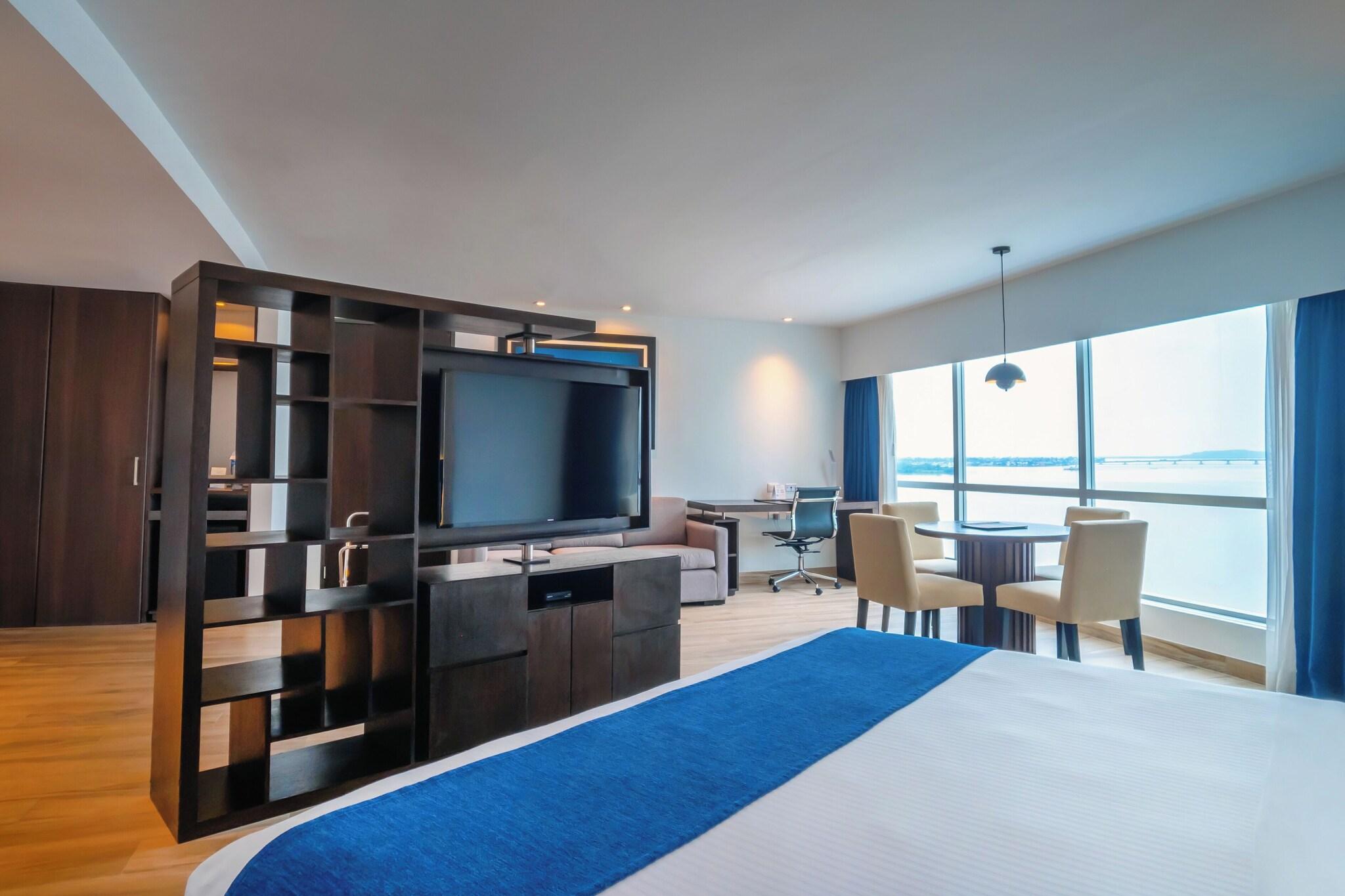 Junior Suite, King Bed