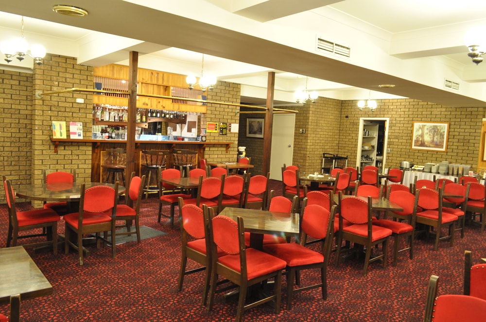 ALBURY BURVALE MOTOR INN 39/47