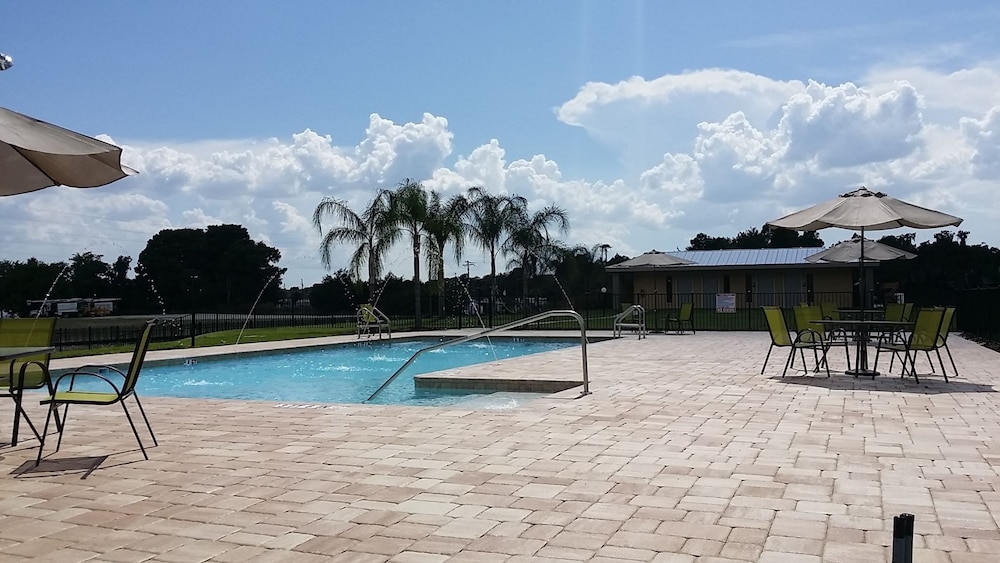 Key West Resort on Lake Dora 10/72