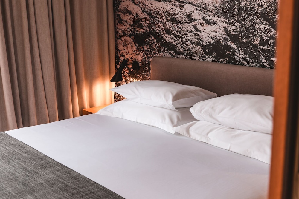 One Suite Hotel 20/50