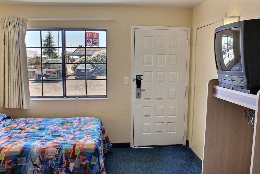Motel6 Coalinga, CA - East 31/45