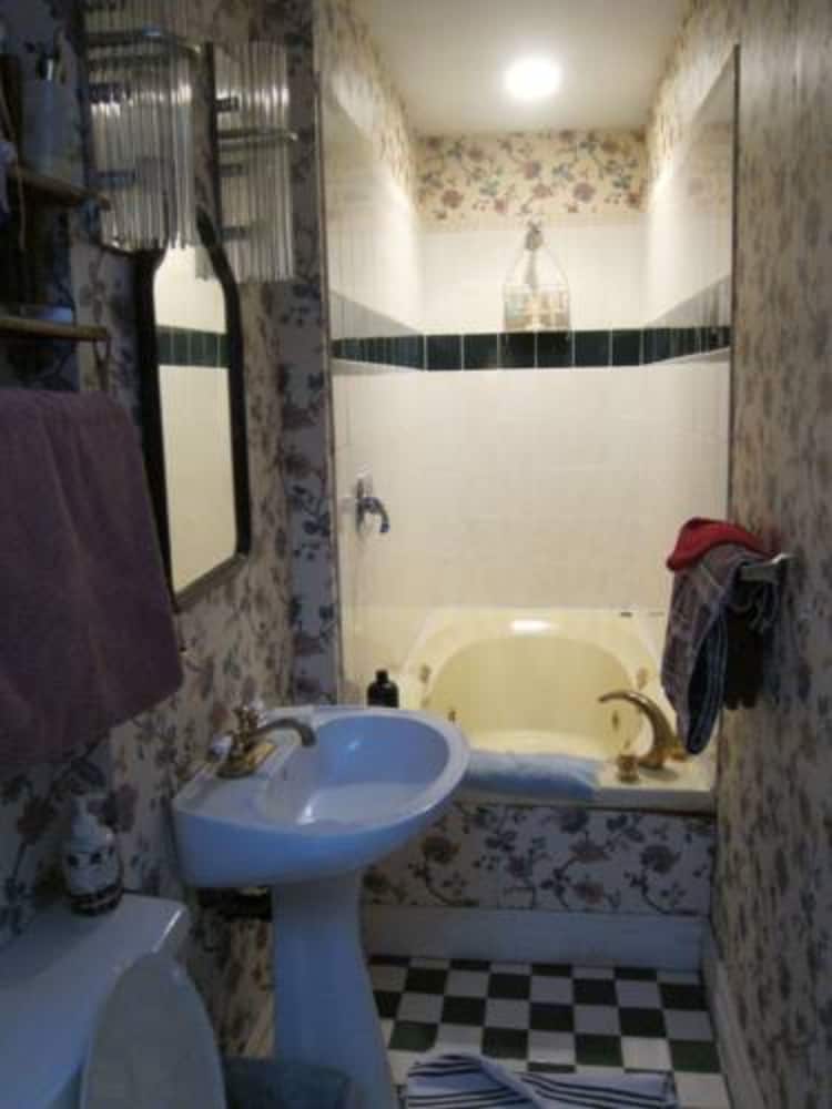 Pimblett's Downtown Toronto B&B 15/47