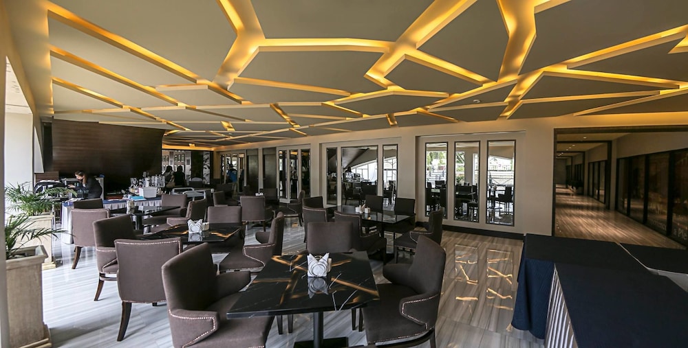 Subic Bay Travelers Hotel Event Center 20/24