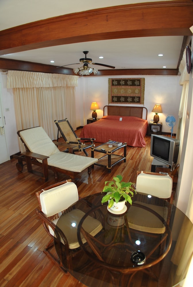 Surfside Boracay Resort & Spa 25/50