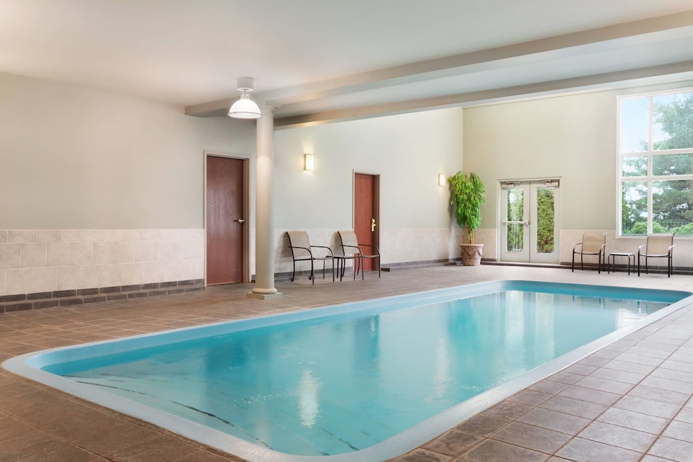 Days Inn by Wyndham Ottawa Airport 26/48
