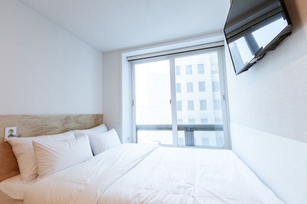 Step Inn Myeongdong 1 15/72