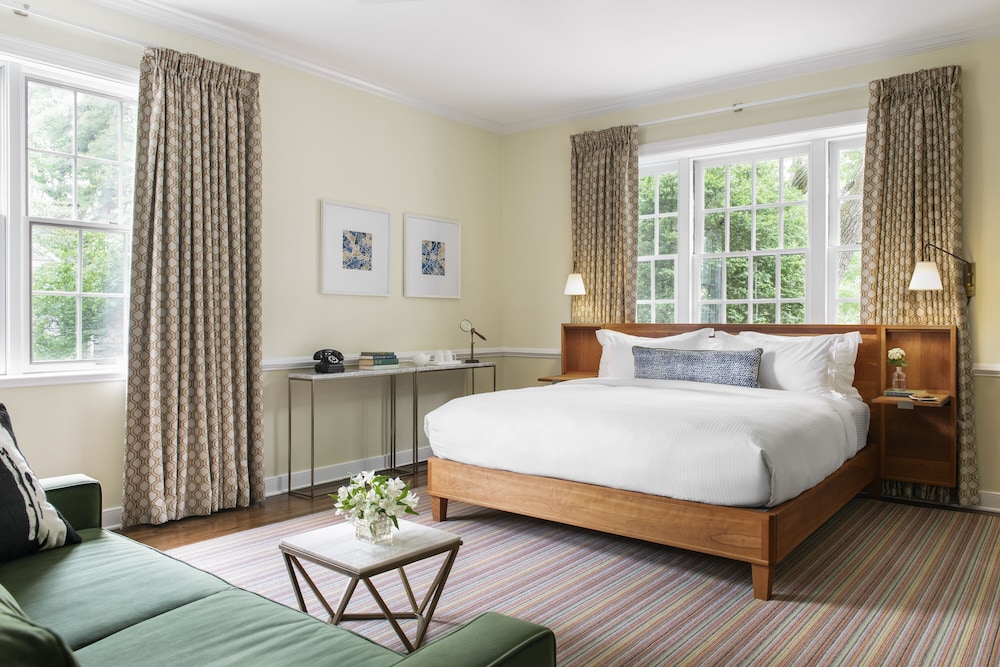 Oakhurst Inn 29/69