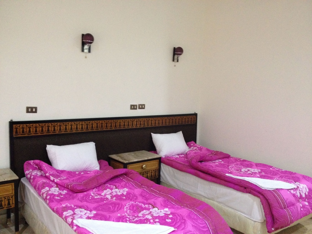 One Season Hostel 29/72