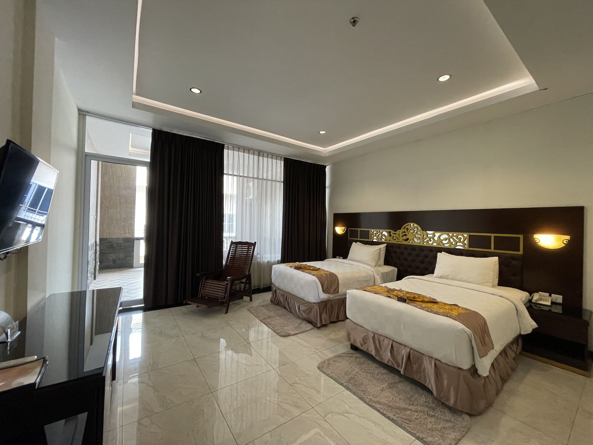 DELUXE, TWIN BEDS, BALCONY