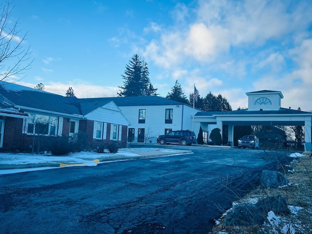 Hotel M Mount Pocono 54/61