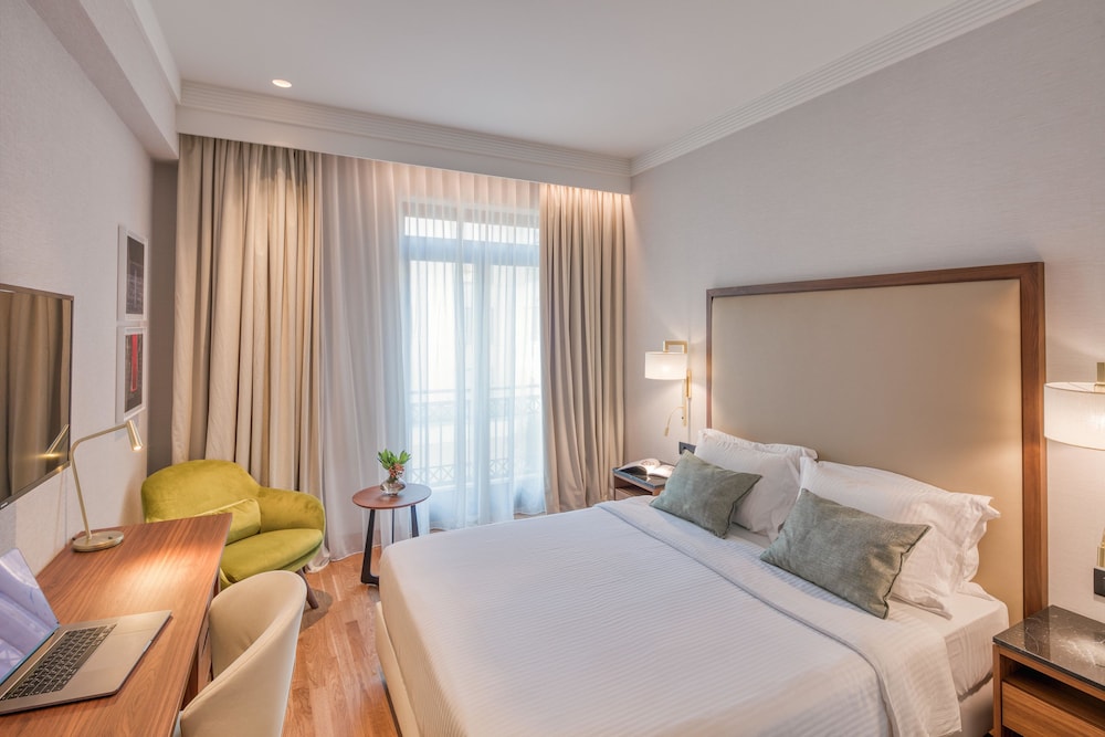 Connecting, Family, Double and Twin Beds