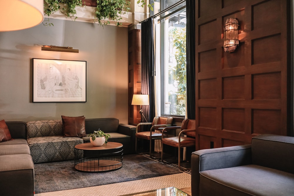 Dossier Hotel 40/52