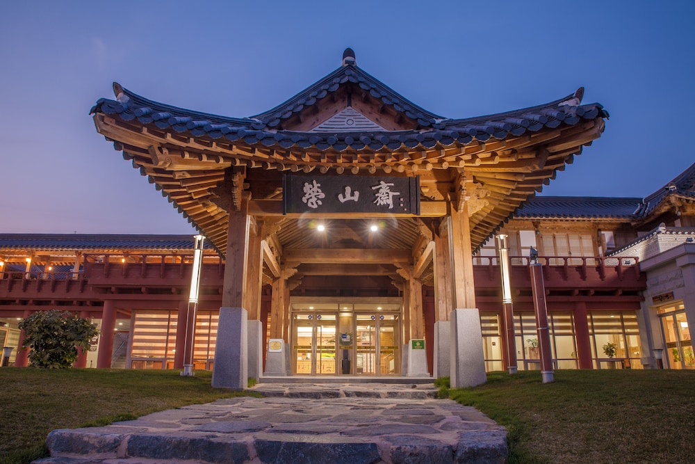 Youngsanjae Hanok Hotel 8/44