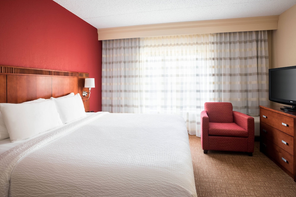 Courtyard by Marriott St Louis Creve Coeur 6/26